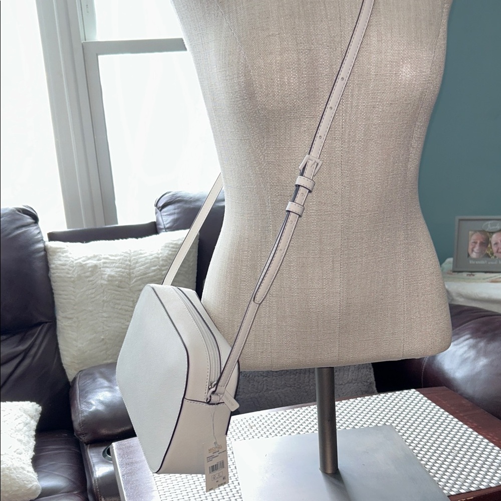 Michael Khors White Crossbody Bag Med Size purse that matches every outfit. - Picture 3 of 7